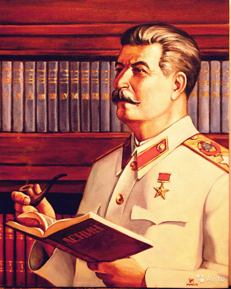 Сталин в библиотеке.jpg